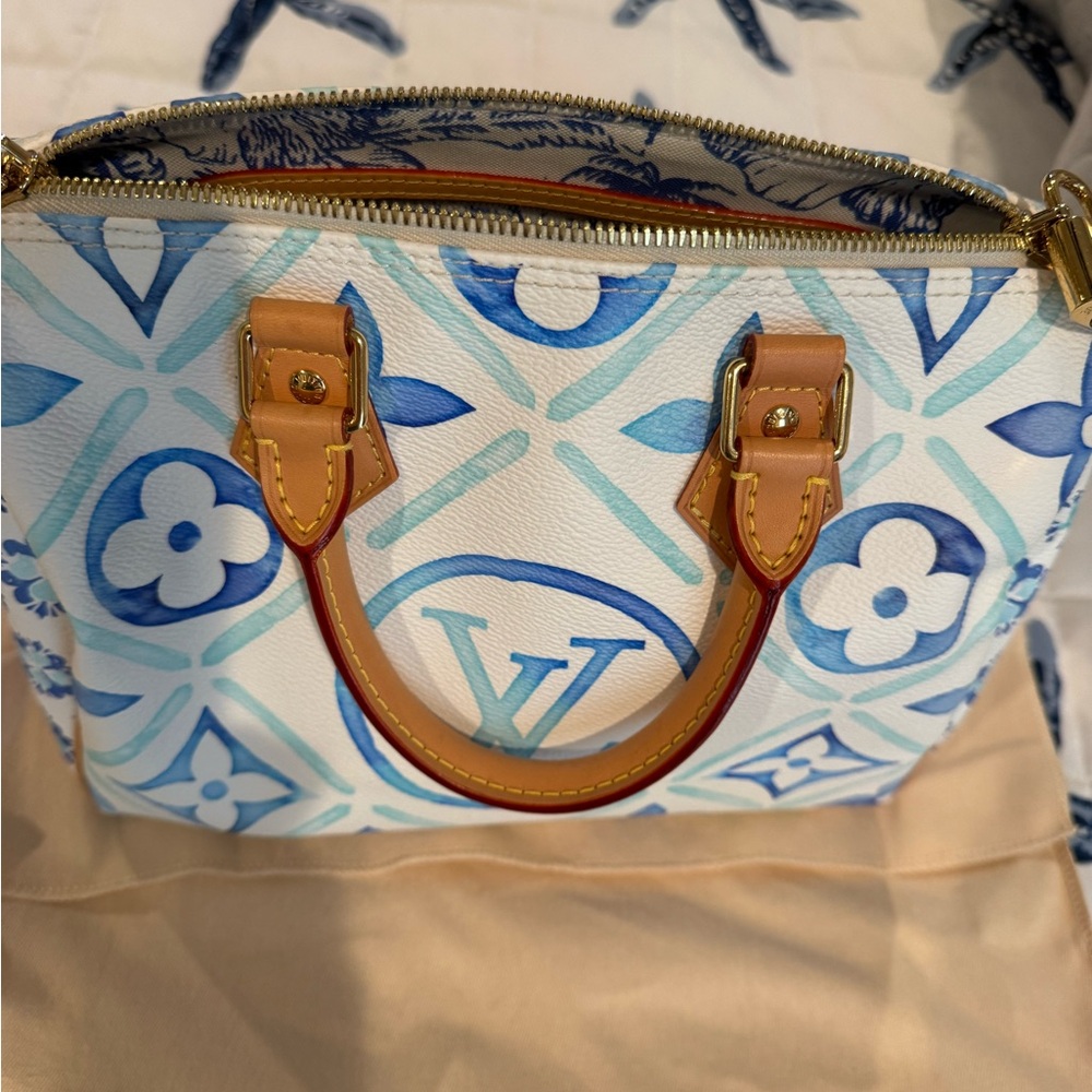 LV By The Pool
Speedy Bandoulière 25